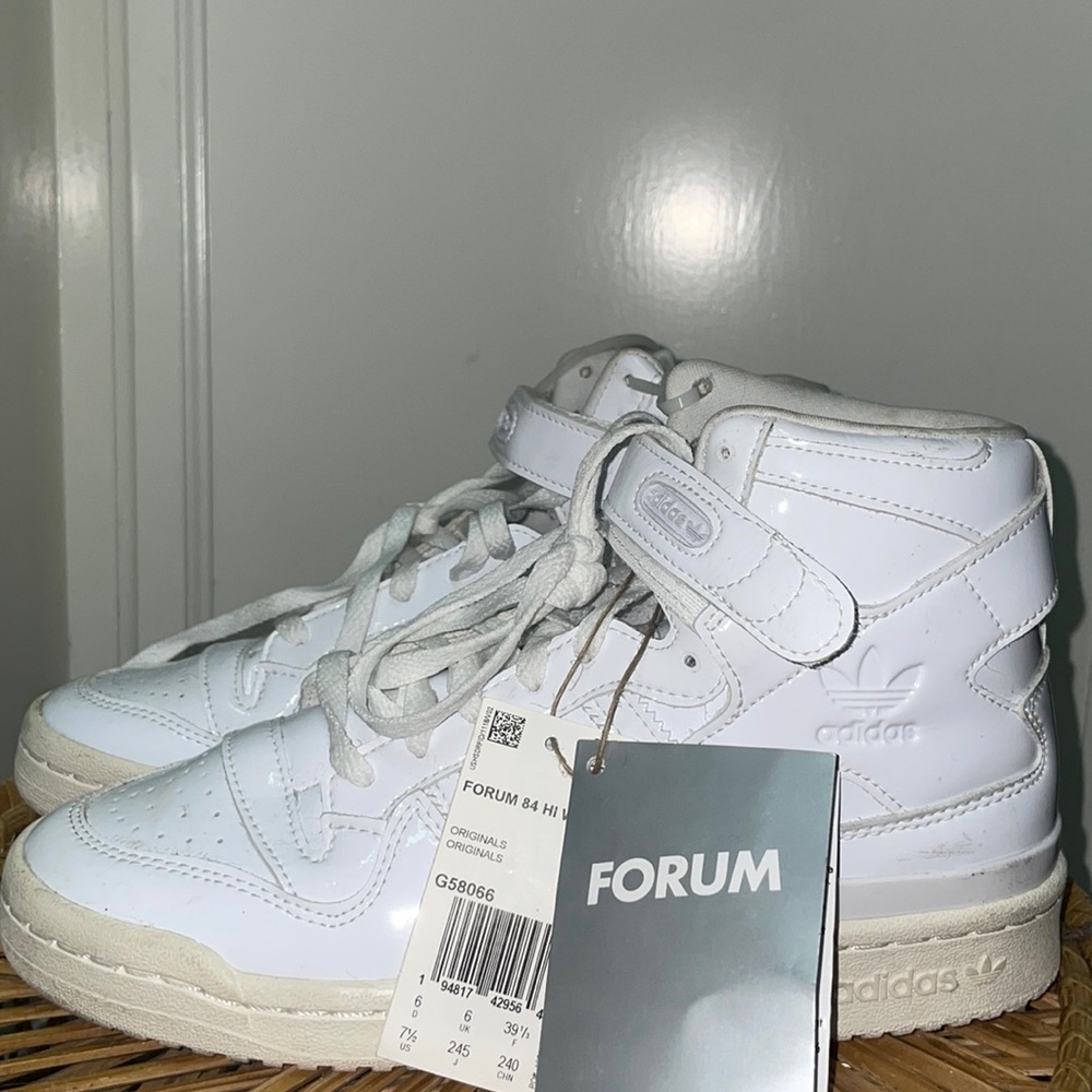 Adidas women’s Forum all white 7 1/2